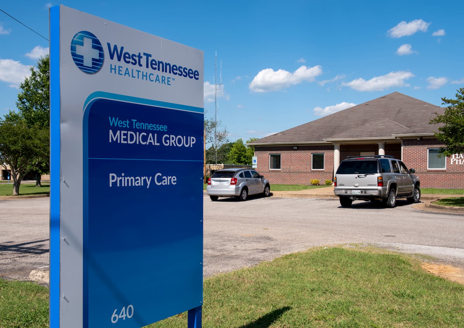 Bolivar Clinic and Signage